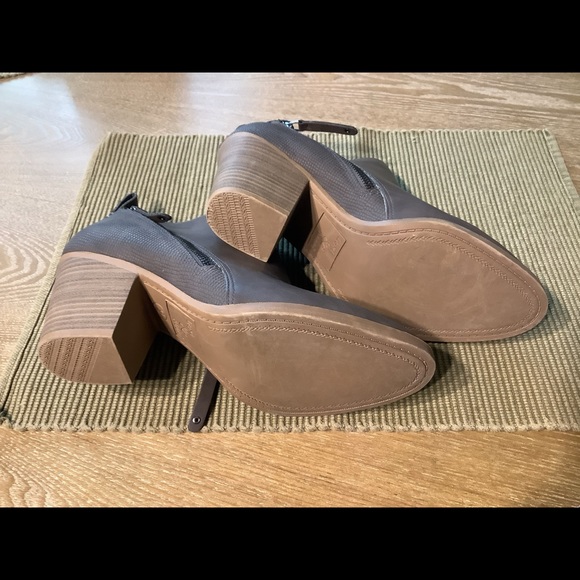 Lexi and Abbie Booties. Ladies Size 9 - Picture 4 of 5